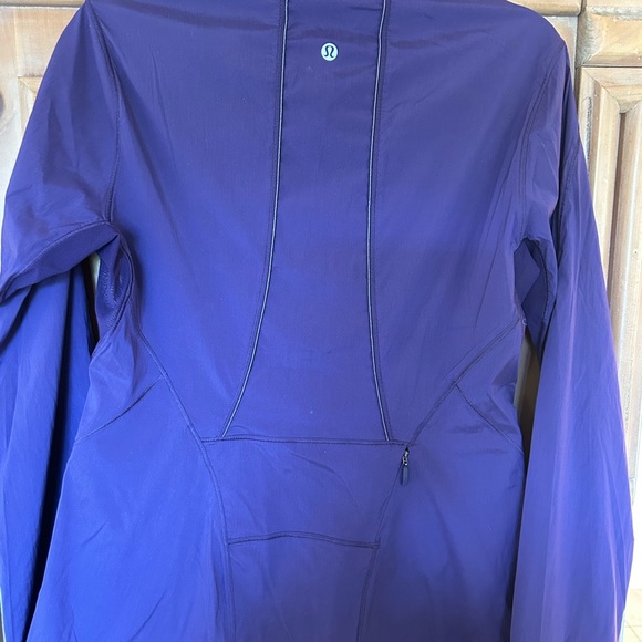 Lululemon light weight jacket, purple, size 8, like new - Picture 2 of 2